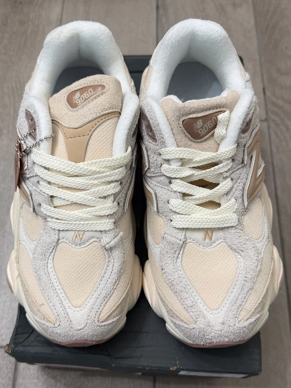 New Balance Bisque Sea Salt Sneakers - Men’s 6.5 / Women’s 8 - NIB